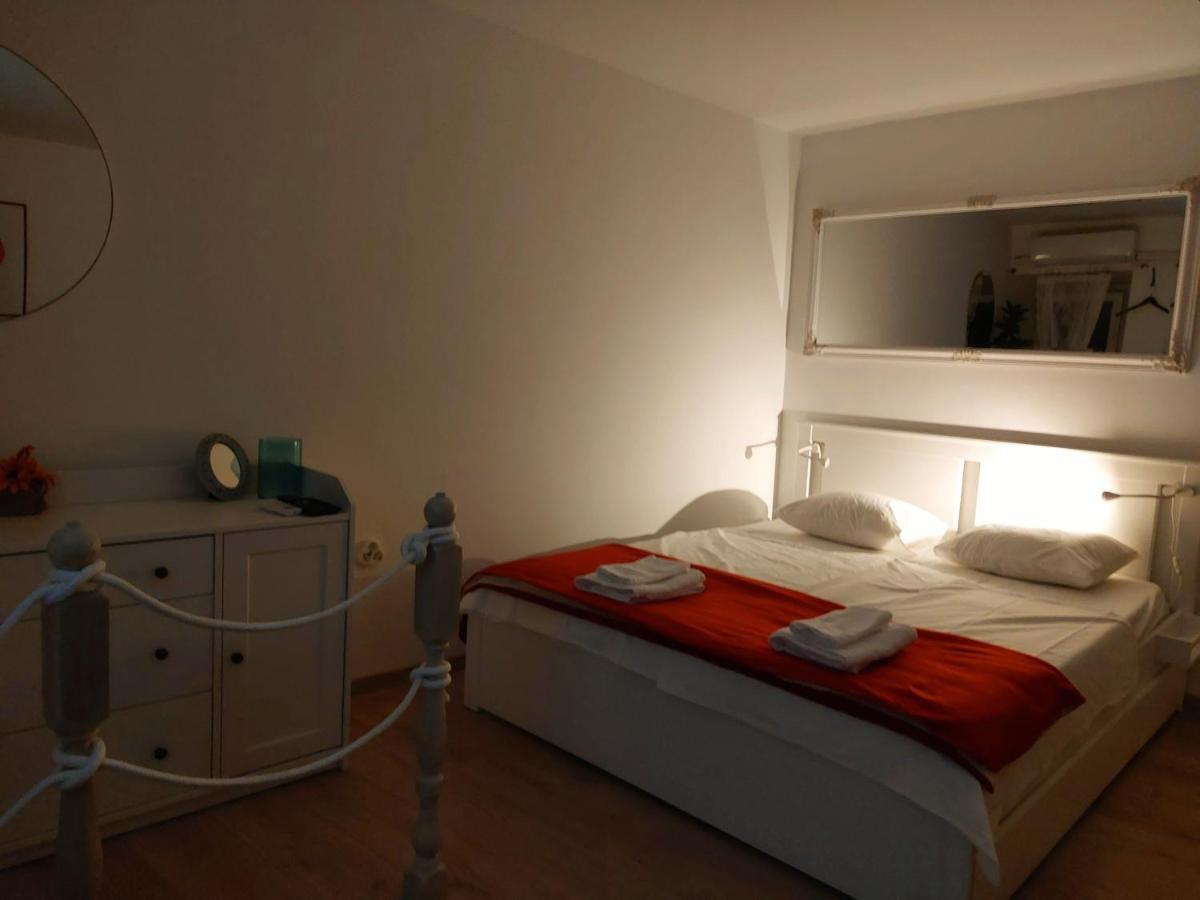 Sha La La - Charming, Unique Studio In A Historic Building Next To A Castle, Wifi, Smart Tv, Washer-Dryer Bakar Exterior photo