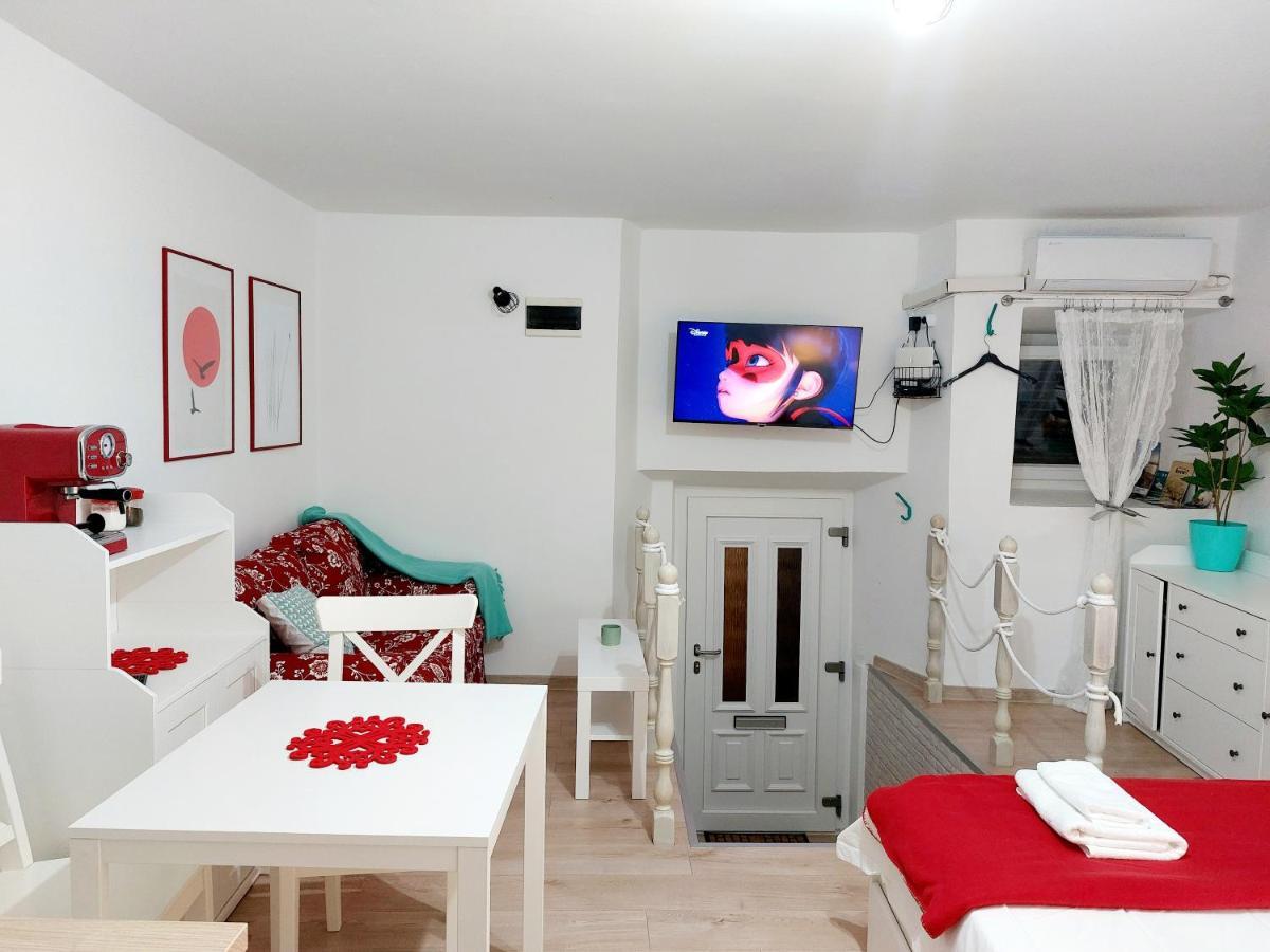 Sha La La - Charming, Unique Studio In A Historic Building Next To A Castle, Wifi, Smart Tv, Washer-Dryer Bakar Exterior photo