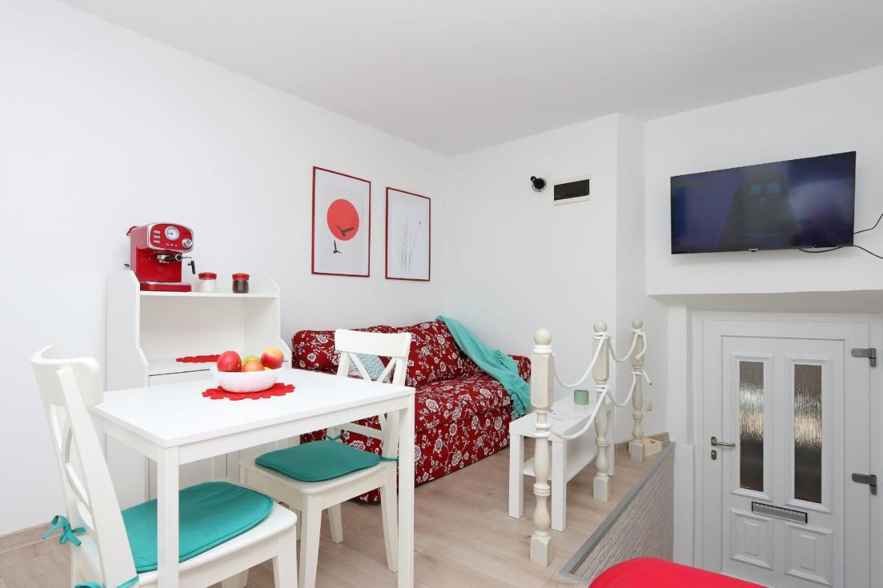 Sha La La - Charming, Unique Studio In A Historic Building Next To A Castle, Wifi, Smart Tv, Washer-Dryer Bakar Exterior photo