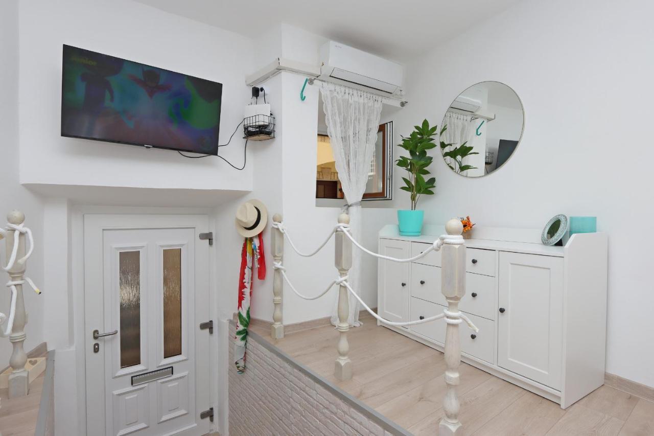 Sha La La - Charming, Unique Studio In A Historic Building Next To A Castle, Wifi, Smart Tv, Washer-Dryer Bakar Exterior photo